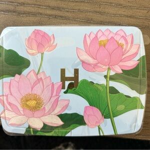 Hourglass lotus flower palette